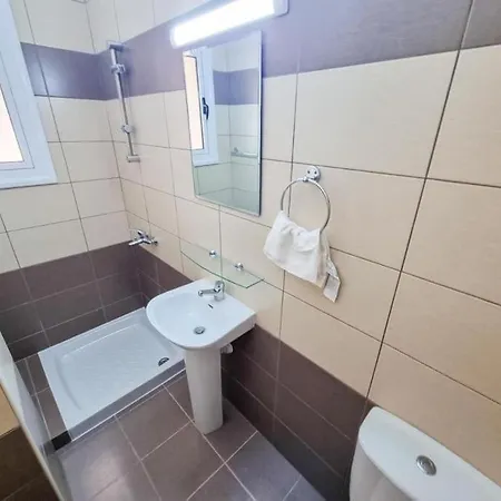 2bedroom Apt With Communal Pool Апартаменты *