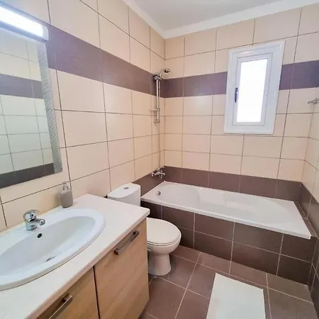 2bedroom Apt With Communal Pool Апартаменты