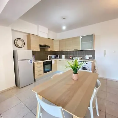 2bedroom Apt With Communal Pool Apartment